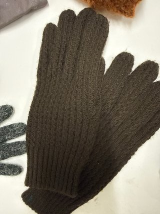 Lote de guantes y gorro de lana