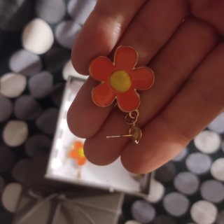 Colgante y pendientes flor naranja y oro