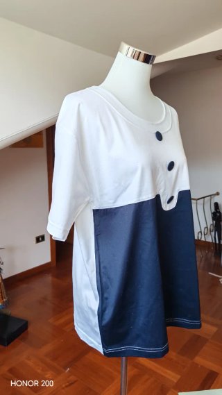 Maglietta donna bianca e blu con bottoni