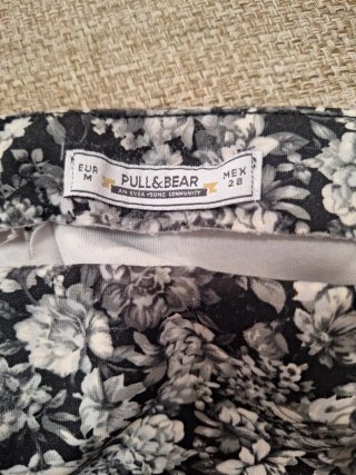 Minifalda flores Pull&Bear T.M