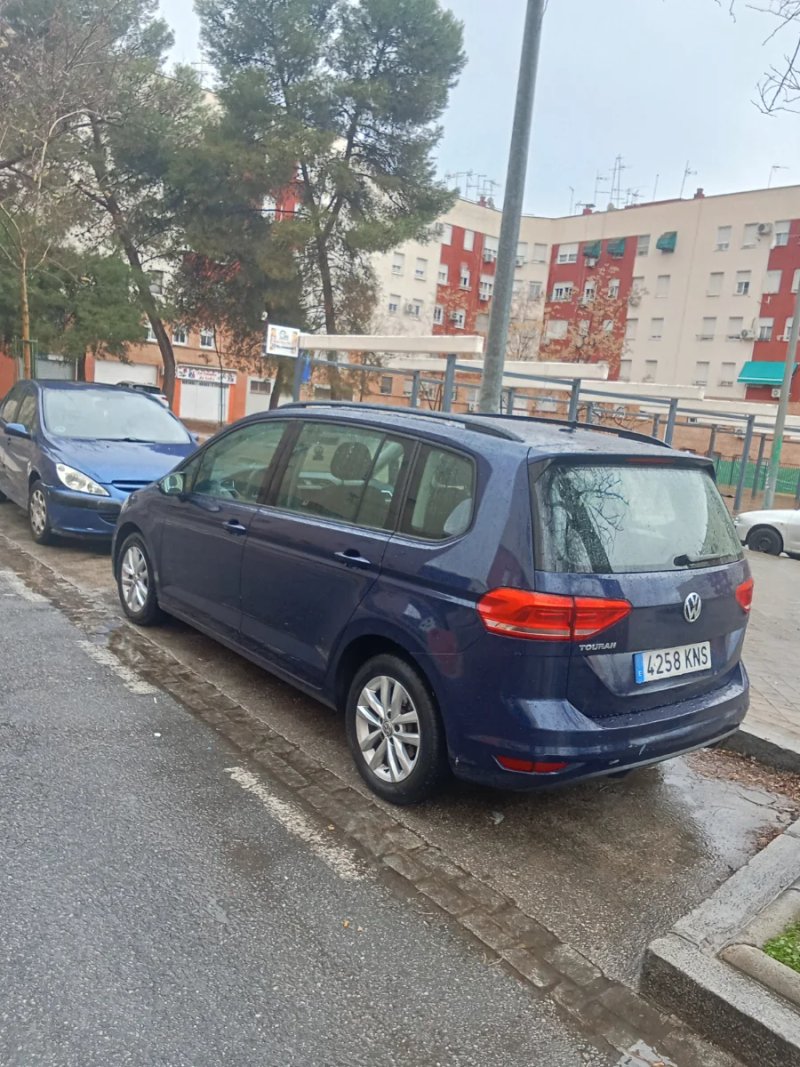 Volkswagen Touran 2018 - foto 1
