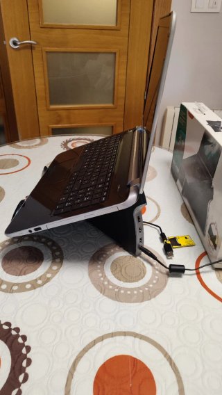 Logitech Alto Connect Soporte Portátil + Hub USB