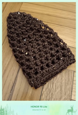 Cappellino marrone con paillettes