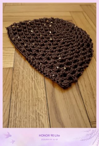 Cappellino marrone con paillettes