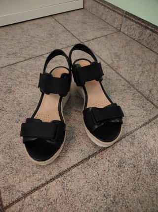 Sandalias de piel negras