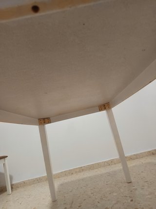 Mesa de comedor blanca de madera