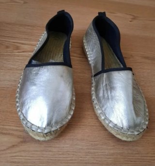 Zapatillas Nuevas: Rojas, Plateadas, Rayas