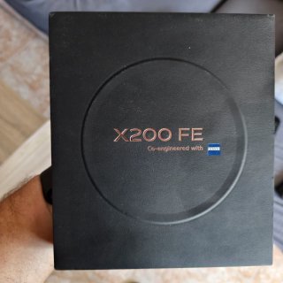Vivo X200 FE