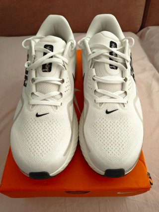 Nike Structure 26 RUN