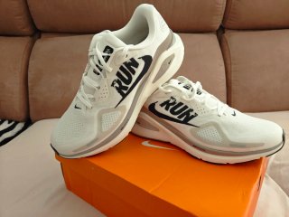 Nike Structure 26 RUN