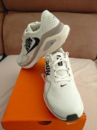 Nike Structure 26 RUN