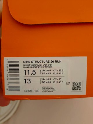 Nike Structure 26 RUN