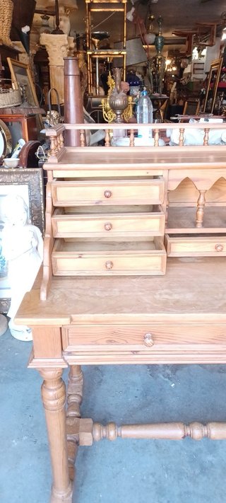 Mueble antiguo de madera