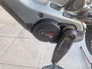 Bici Eléctrica Cube Híbrida 140 2024