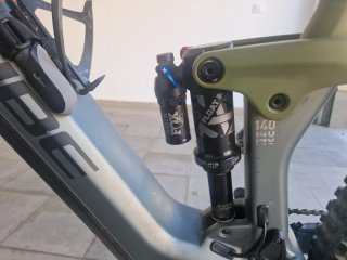 Bici Eléctrica Cube Híbrida 140 2024