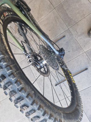 Bici Eléctrica Cube Híbrida 140 2024