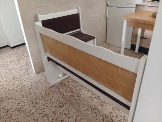Bancos de madera y tela