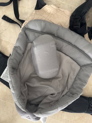 Mochila Ergobaby para bebé. Con adaptador.