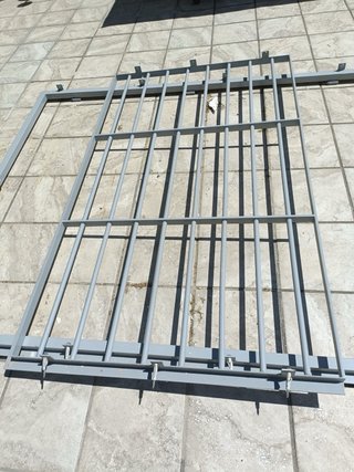 Reja de ventana gris
