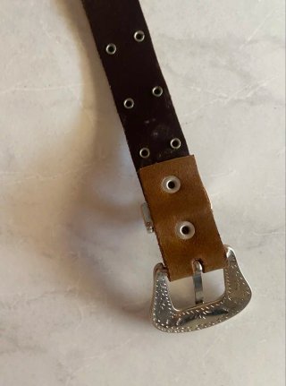 Cintura con borchie e strass