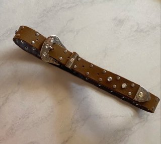 Cintura con borchie e strass