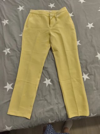 Pantalón vestir amarillo pálido