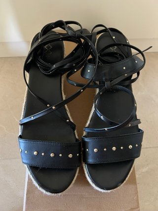 Sandalias plataforma con tiras negras