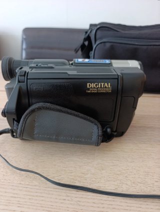 Cámara Hitachi 8mm con accesorios
