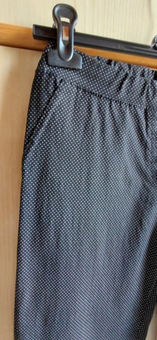Pantaloni leggeri neri a pois bianchi