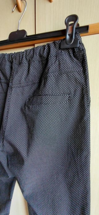 Pantaloni leggeri neri a pois bianchi