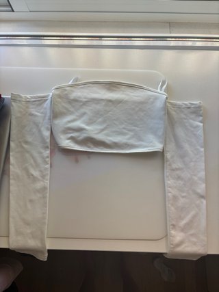 Top blanco con mangas largas