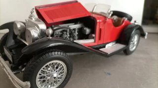 Coche Mercedes Benz SSK 1/18 Burago