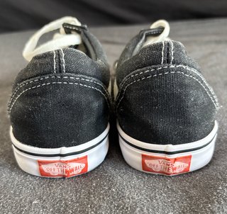 Zapatillas Vans Negras y Blancas