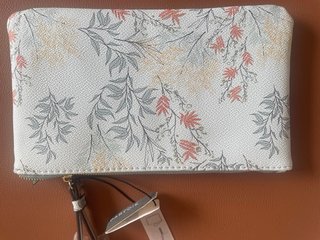 Bolso de mano Parfois estampado floral