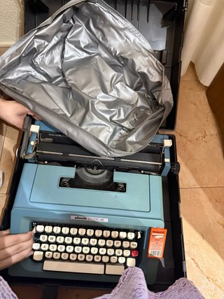 Máquina de escribir Olivetti Studio 46