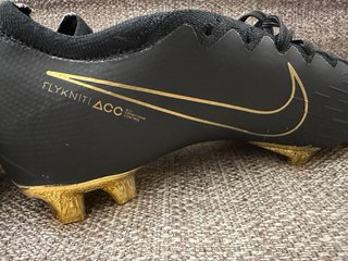 Scarpe calcio Nike Oro Nero Taglia 44