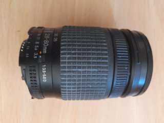 Nikon F65  analógica con objetivo Nikkor 28-80 mm