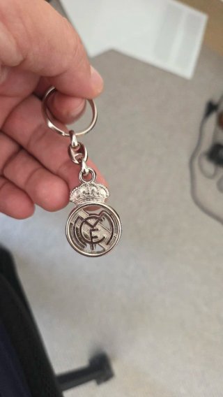 Llaveros y pins originales del Real Madrid