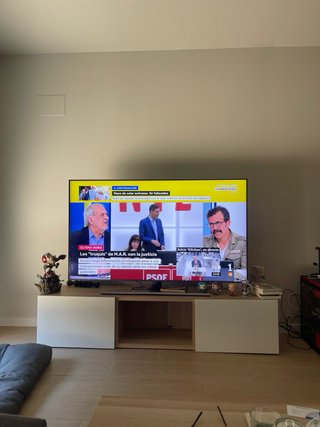 Mueble TV madera y blanco