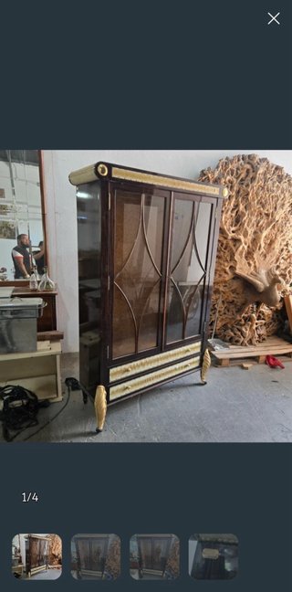 Vitrina antigua de madera y cristal