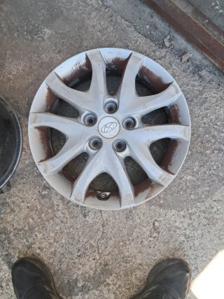 Llanta Hyundai 16 pulgadas