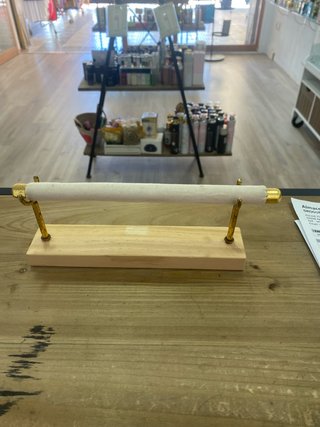 Expositor para anillos beige y dorado