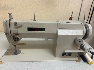 Máquina de coser industrial Alfa KM-137B