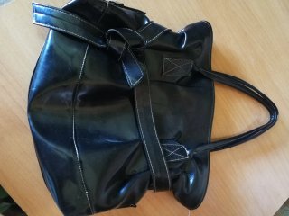 Bolso de charol negro señora