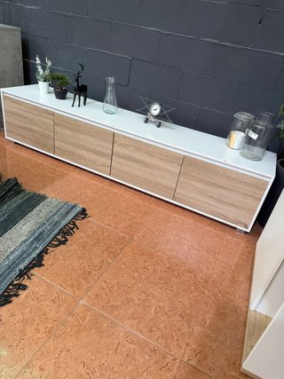Mueble de salón y estante flotante