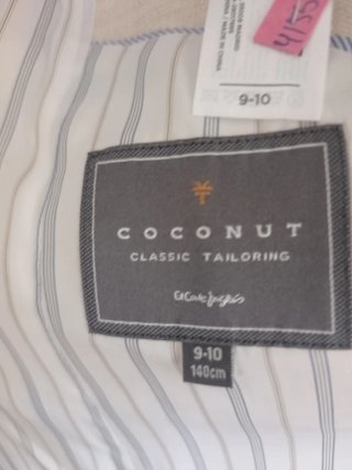 Traje de lino para niño beige  marca coconut