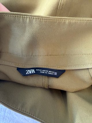 Falda Zara verde con cinturón
