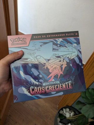 Caja Entrenador Élite Pokémon Caos Creciente