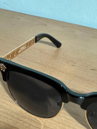 Occhiali da sole Versace neri e dorati