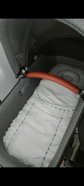 Carro de bebé y capazo gris